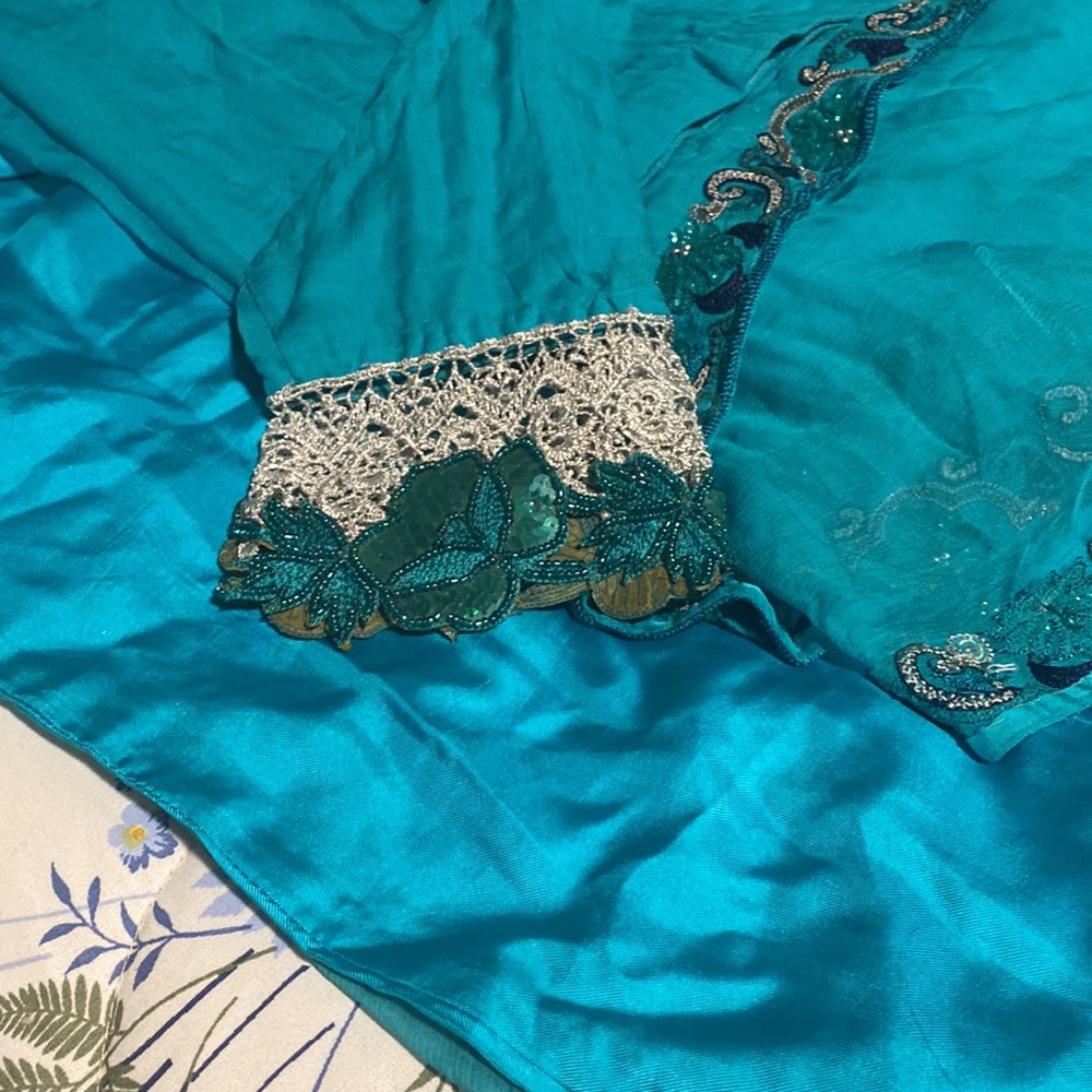 Traditional Saree - Picture 2 of 3